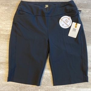 NWT Womens golf shorts